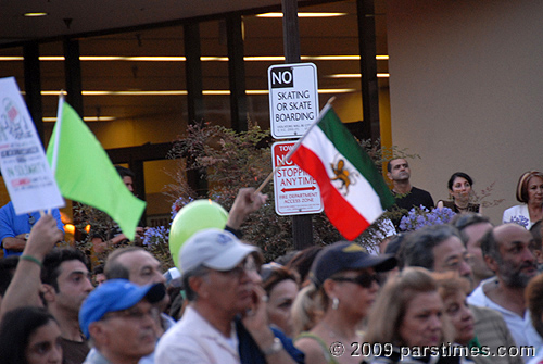 The Lion & Sun Flag of Iran - UCLA (July 25, 2009) by QH