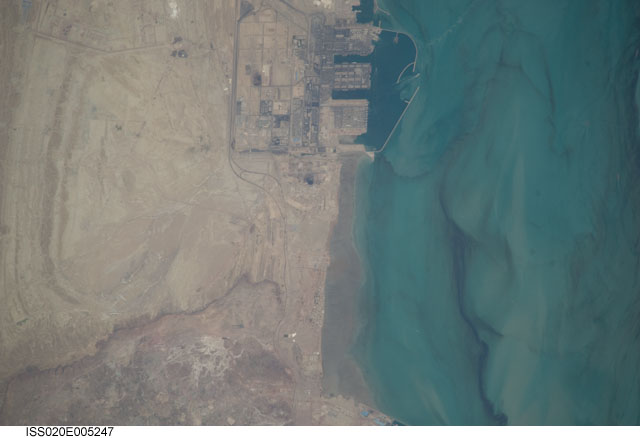 West Bandar Abbas, Harbor, Refineries, Glint - NASA (May 30, 2009)