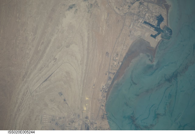 West Bandar Abbas, Harbor, Refineries, Glint - NASA (May 30, 2009)