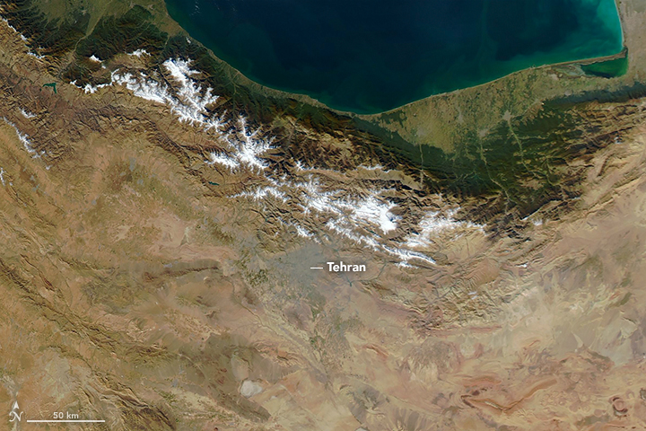 Deadly Smog Shrouds Tehran - November 18, 2016